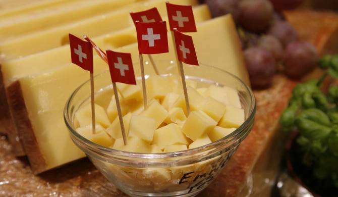 La Suisse importe du fromage
