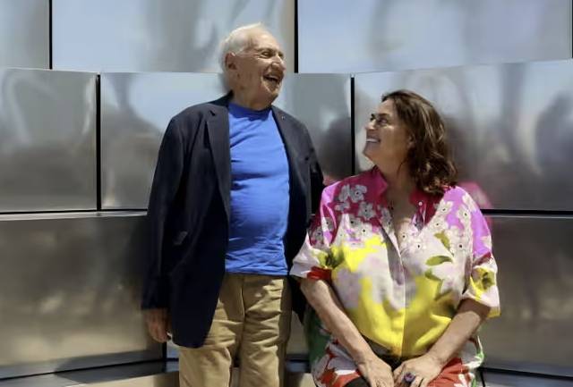 L'architecte Frank Gehry avec la milliardaire suisse Maja Hoffmann