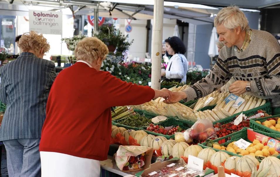 la Suisse continue d’adopter le cash